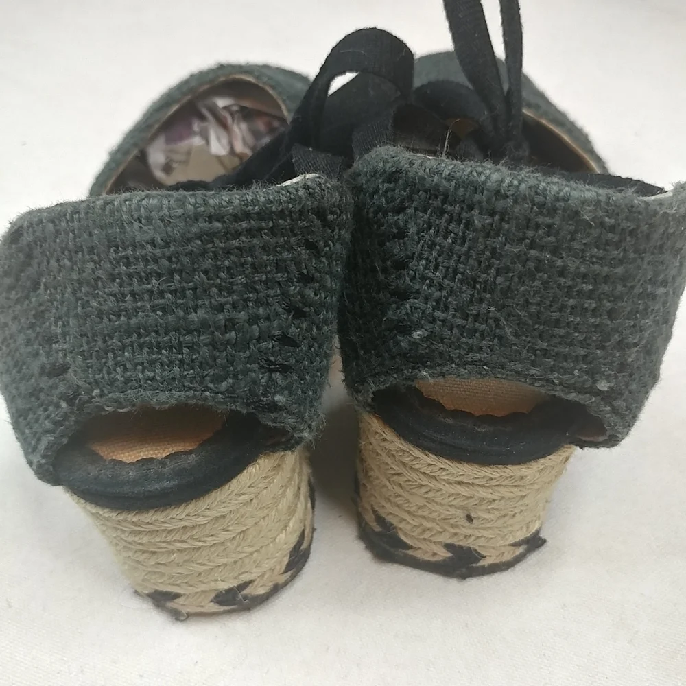 UGG F8007L AUSTRALIA black fabric Espadrille Wmns